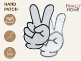 Vorder- und Rückseite des Patches, mit Bügelfolie. „Finally Home“ Logo und Nutzungsoptionen: Aufbügeln, Aufnähen, Aufkleben mit Textilkleber