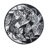 Schwarz weißer Yin und Yang mit Koi Karpfen Patch