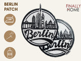 Vorder- und Rückseite des Patches, mit Bügelfolie. „Finally Home“ Logo und Nutzungsoptionen: Aufbügeln, Aufnähen, Aufkleben mit Textilkleber