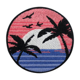 Roter und blauer Sonnenuntergang mit Palmen Patch