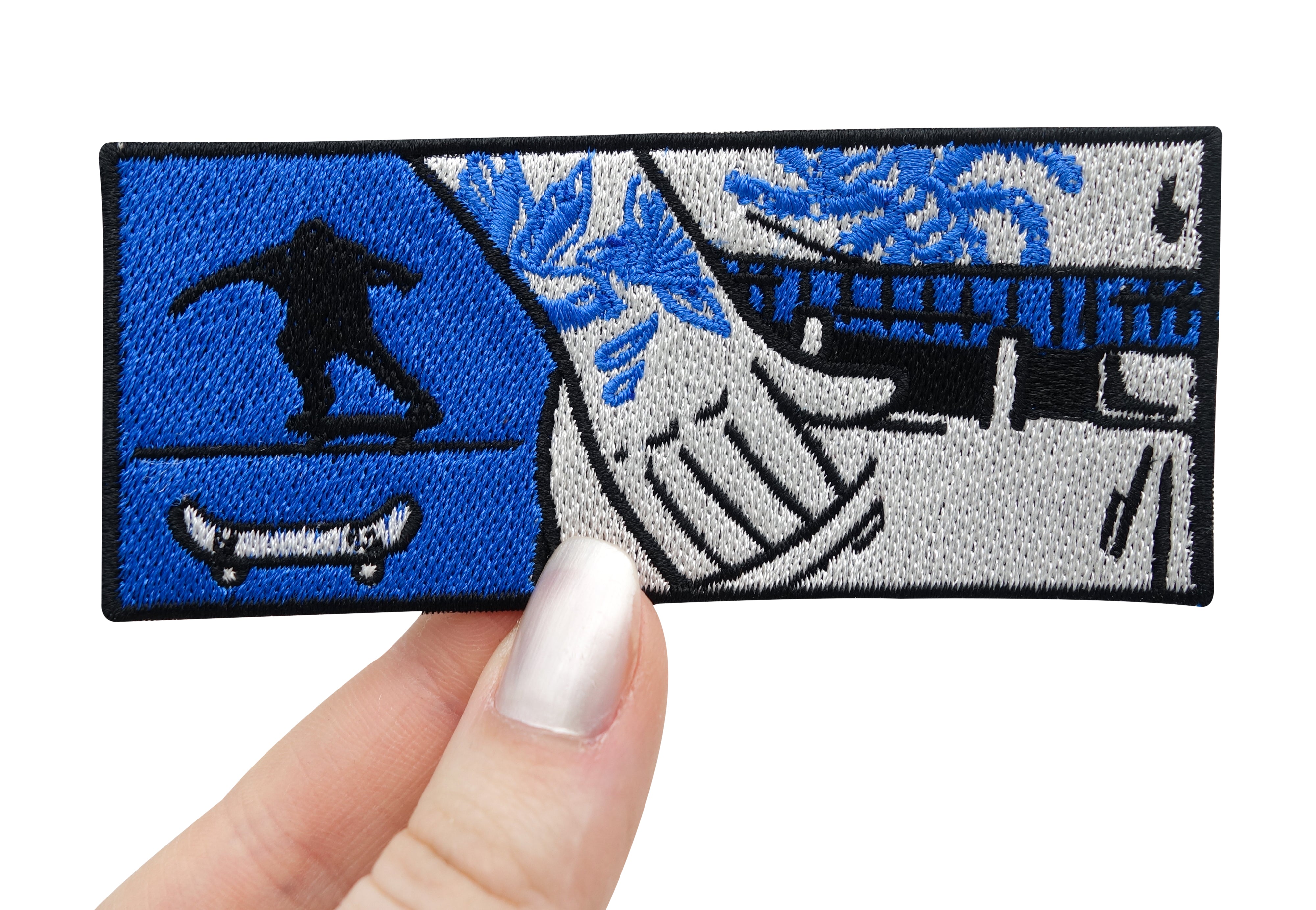 Frauenhand hält den Skater Patch 
