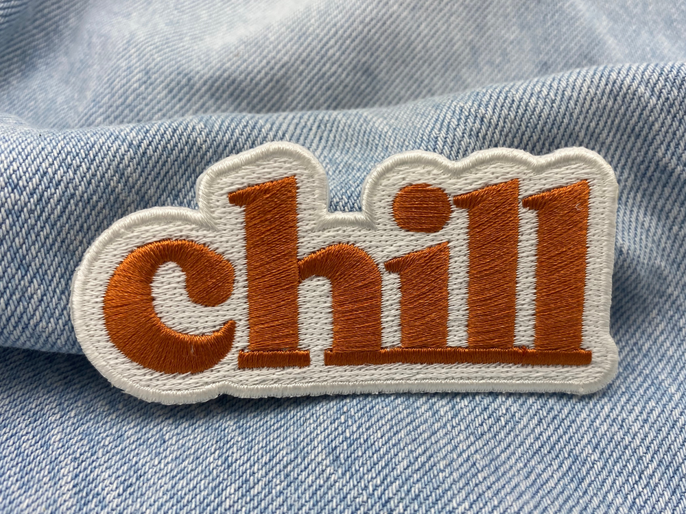 Chill Patch auf blauer Jeans