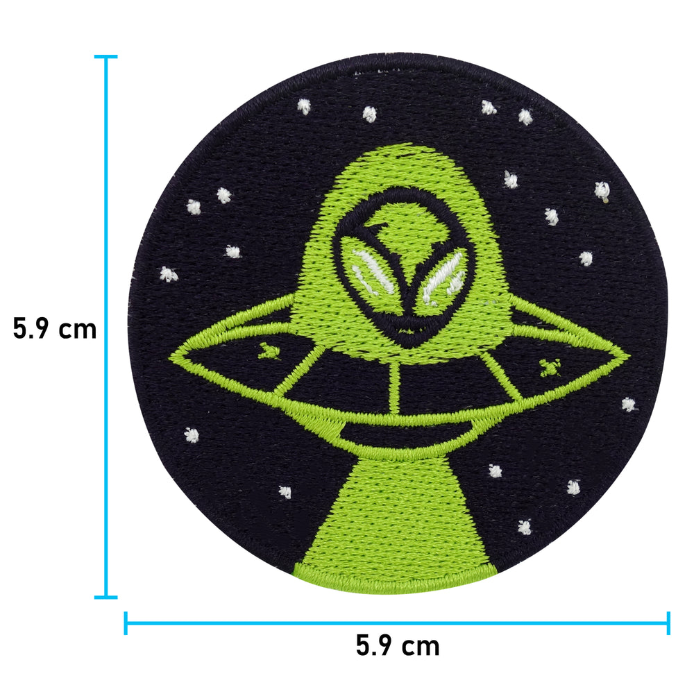 Alien im Ufo Patch mit der Maße: 5,9 x 5,9 cm 