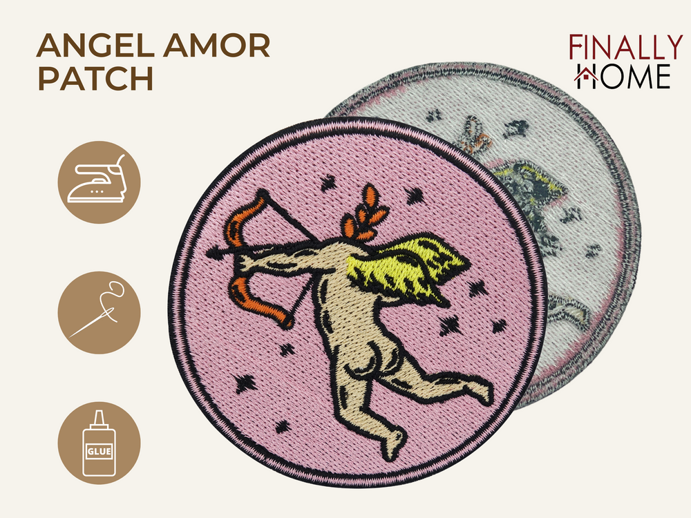 Vorder- und Rückseite des Patches, mit Bügelfolie. „Finally Home“ Logo und Nutzungsoptionen: Aufbügeln, Aufnähen, Aufkleben mit Textilkleber