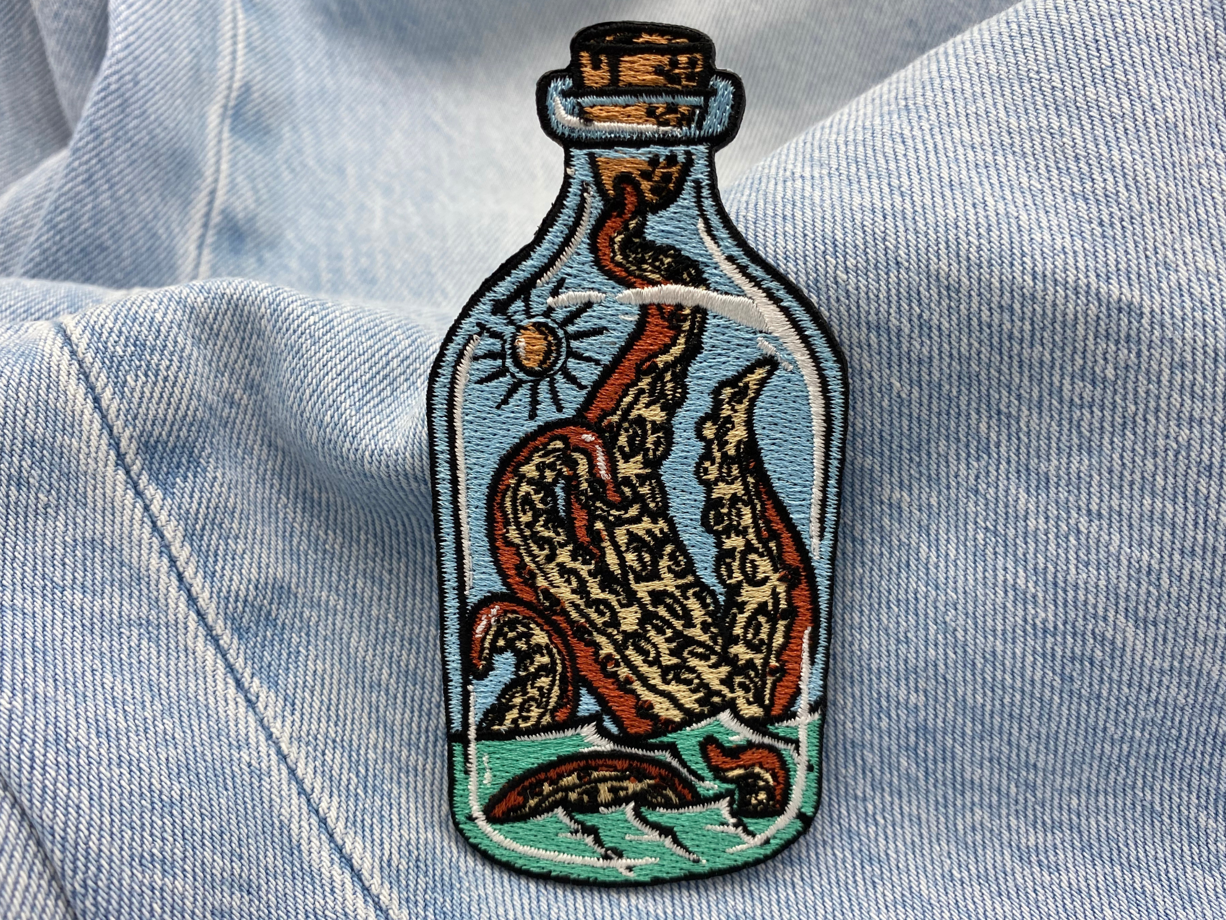 Krake in der Flsche Patch auf blauer Jeans