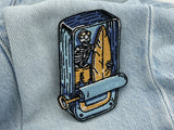 Skelett Surfer Patch auf heller blauer Jeans
