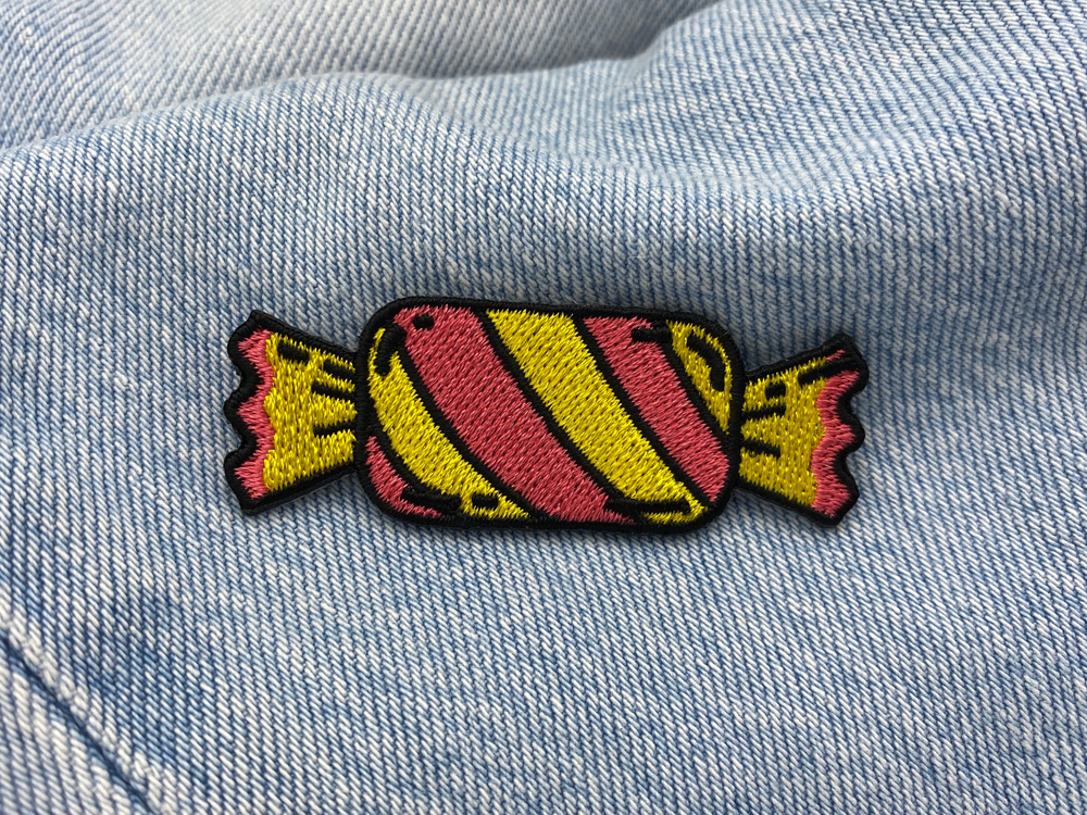 Bonbon Patch auf blauer Jeans