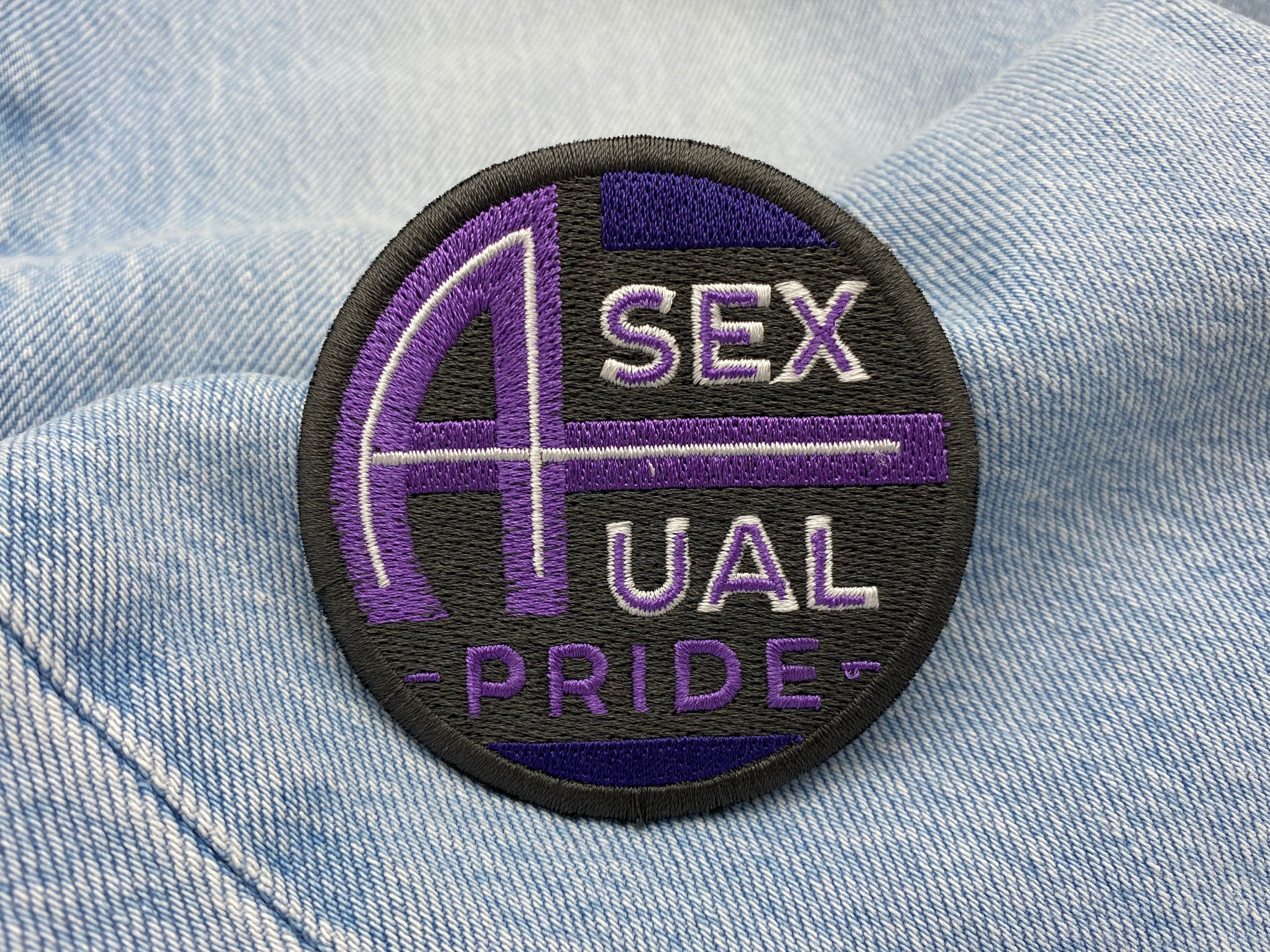 A Sexual Pride Patch auf blauer Jeans