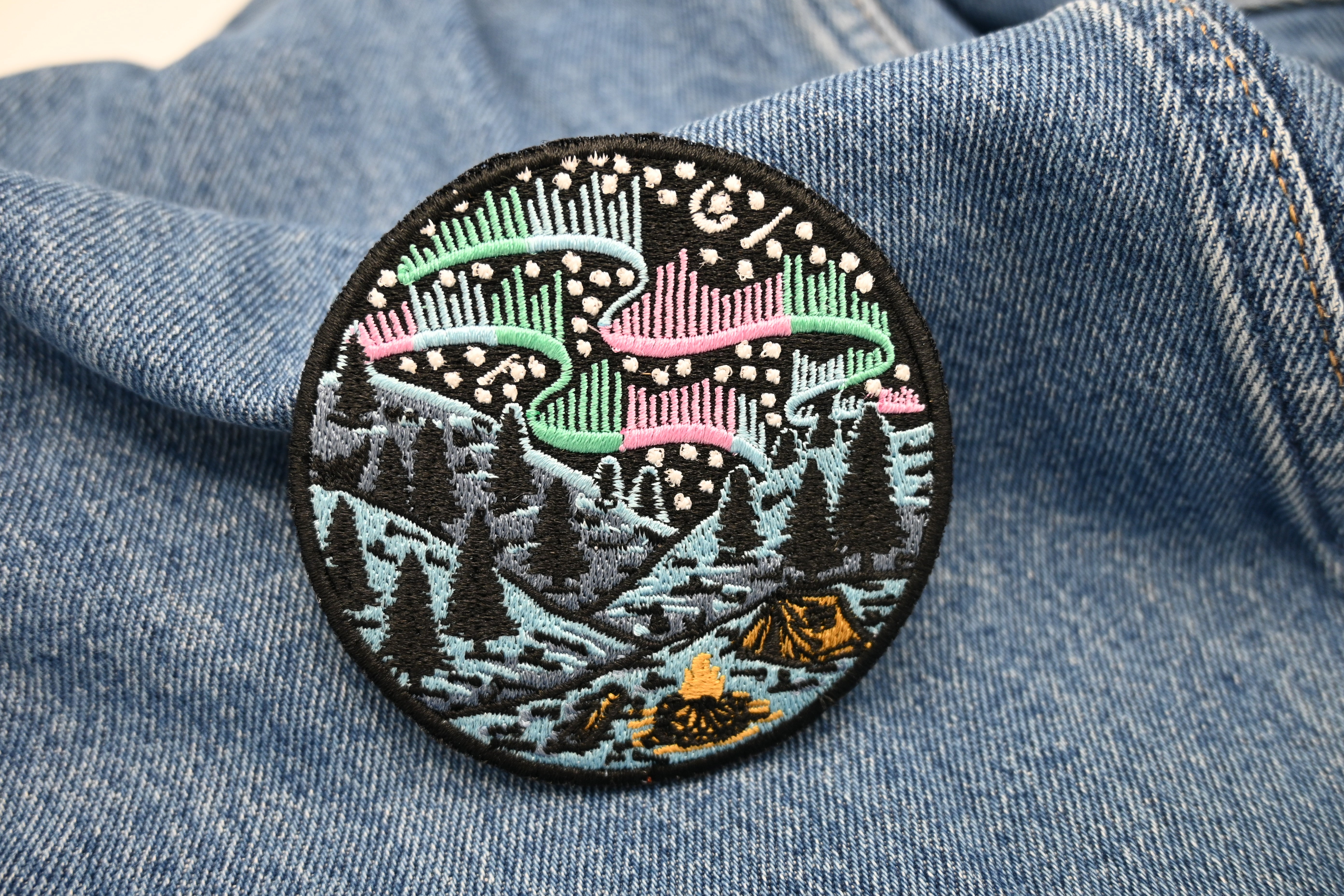 Polarlichter Camping in den Bergen | Wald Klett Patches, Sterne Aufnäher, Natur Klettpatches, Badge, Outdoor Klettpatch, Finally Home