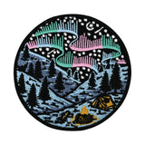 Polarlichter Camping in den Bergen | Wald Klett Patches, Sterne Aufnäher, Natur Klettpatches, Badge, Outdoor Klettpatch, Finally Home