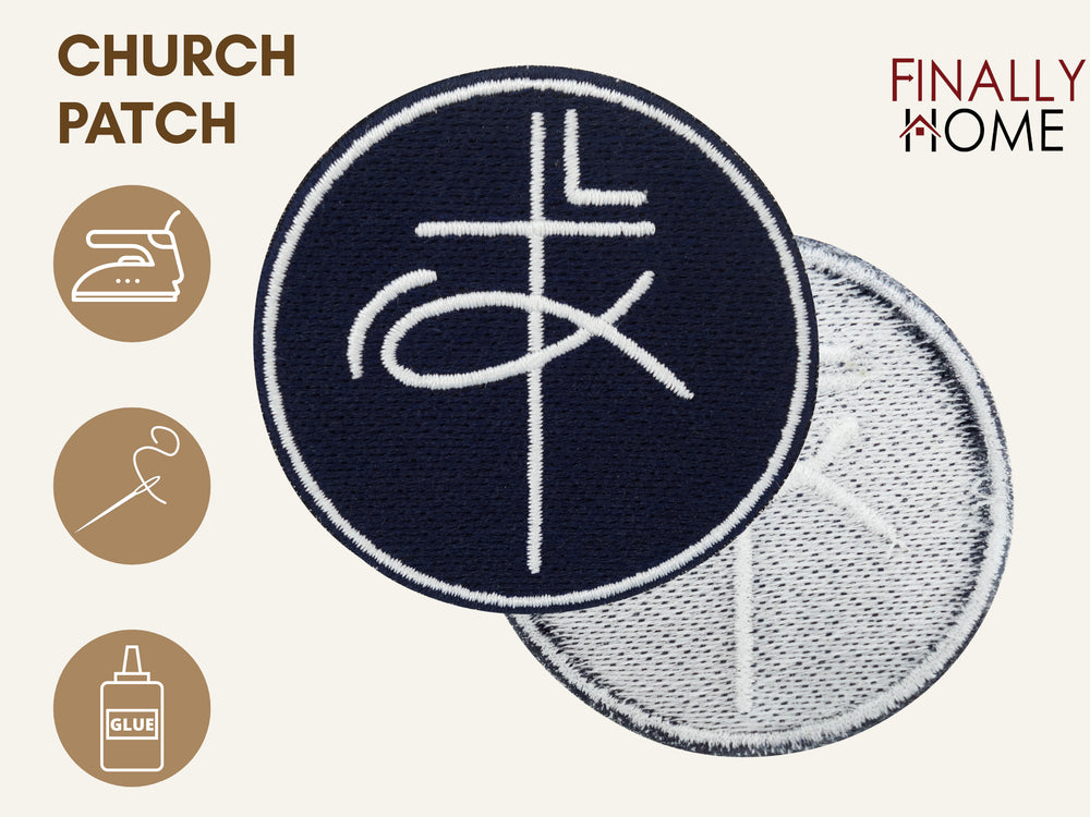 Vorder- und Rückseite des Patches, mit Bügelfolie. „Finally Home“ Logo und Nutzungsoptionen: Aufbügeln, Aufnähen, Aufkleben mit Textilkleber