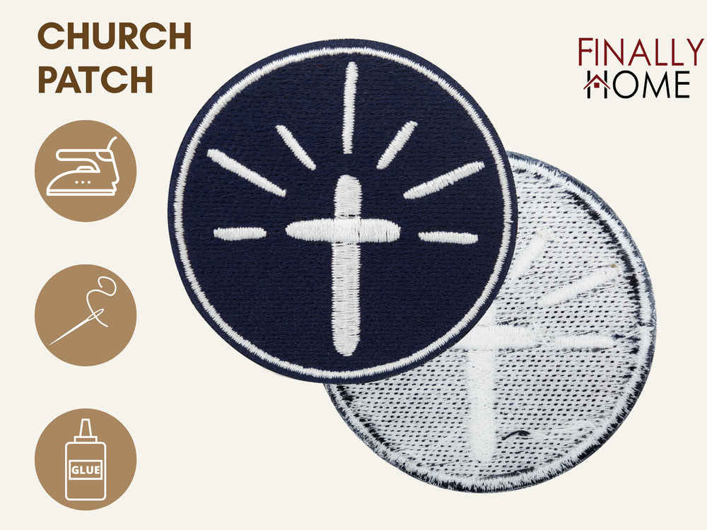 Vorder- und Rückseite des Patches, mit Bügelfolie. „Finally Home“ Logo und Nutzungsoptionen: Aufbügeln, Aufnähen, Aufkleben mit Textilkleber