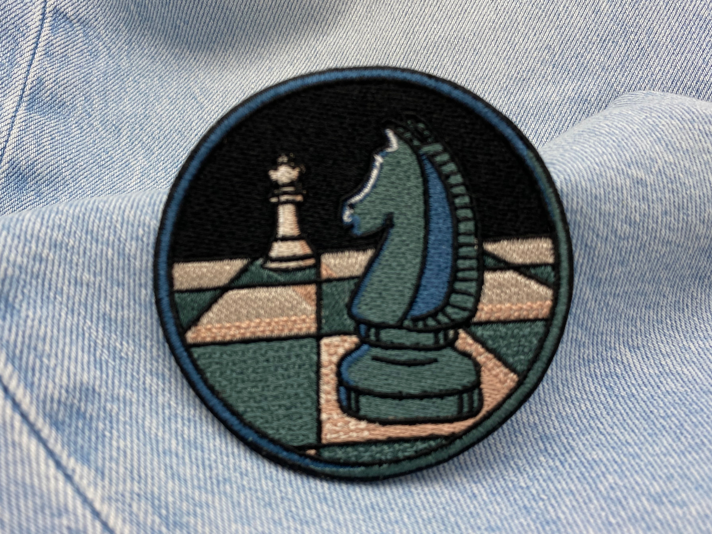 Schach Patch auf blauer Jeans