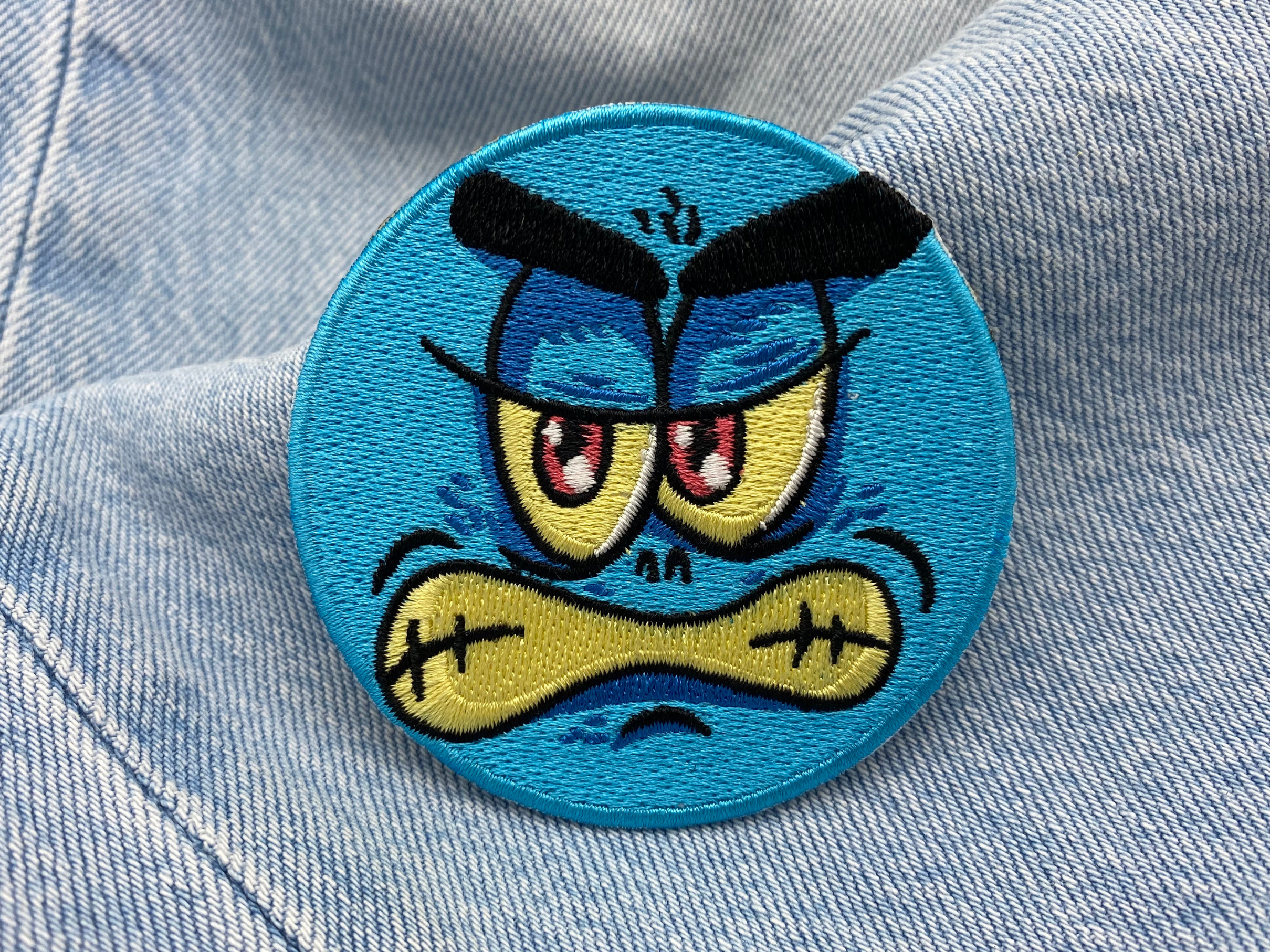 Monster Patch auf blauer Jeans