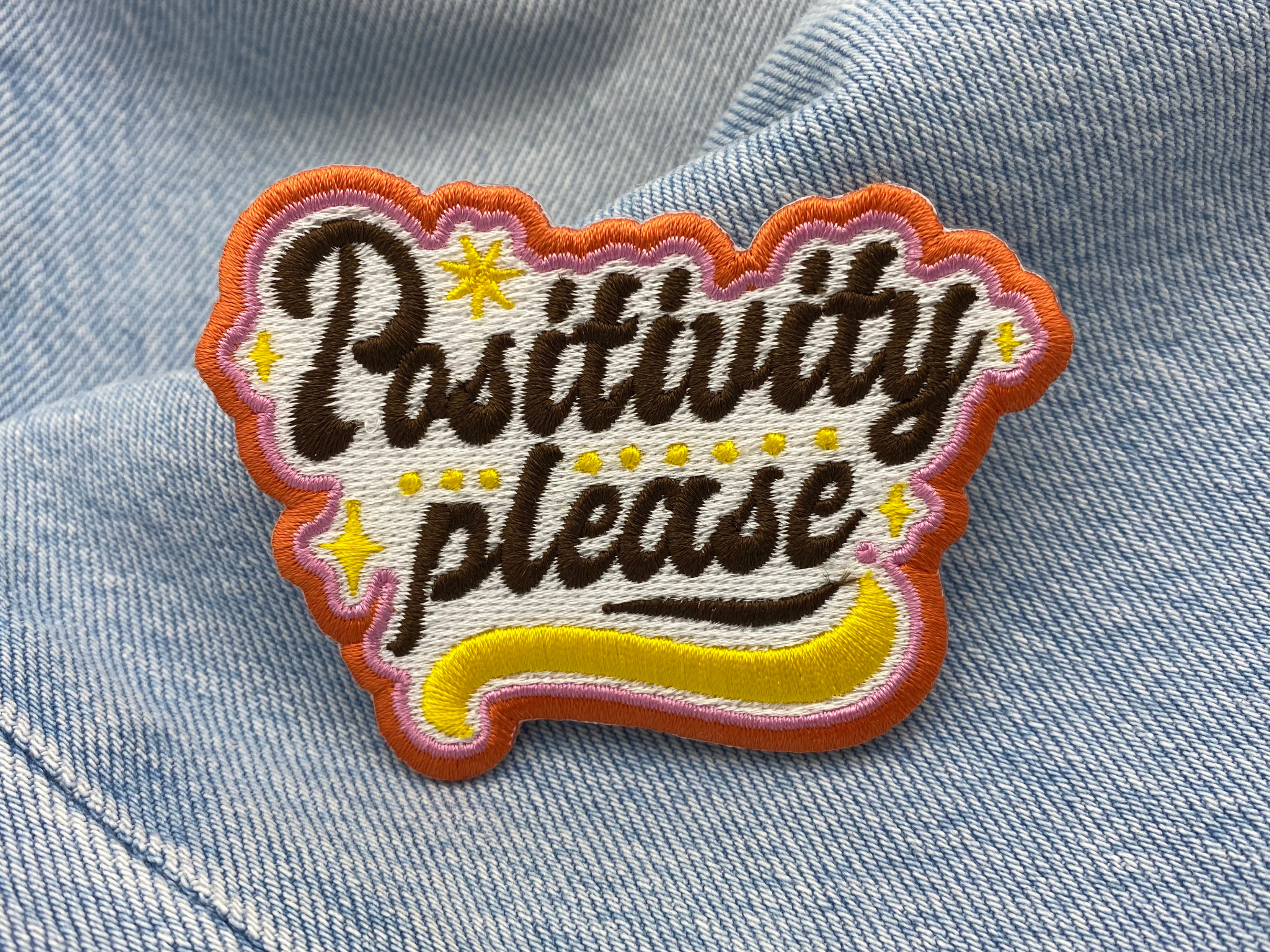 Positivity Patch auf blauer Jeans