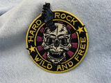 Totenkopf Patch auf blauer Jeans