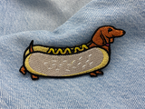 Dackel Patch auf blauer Jeans