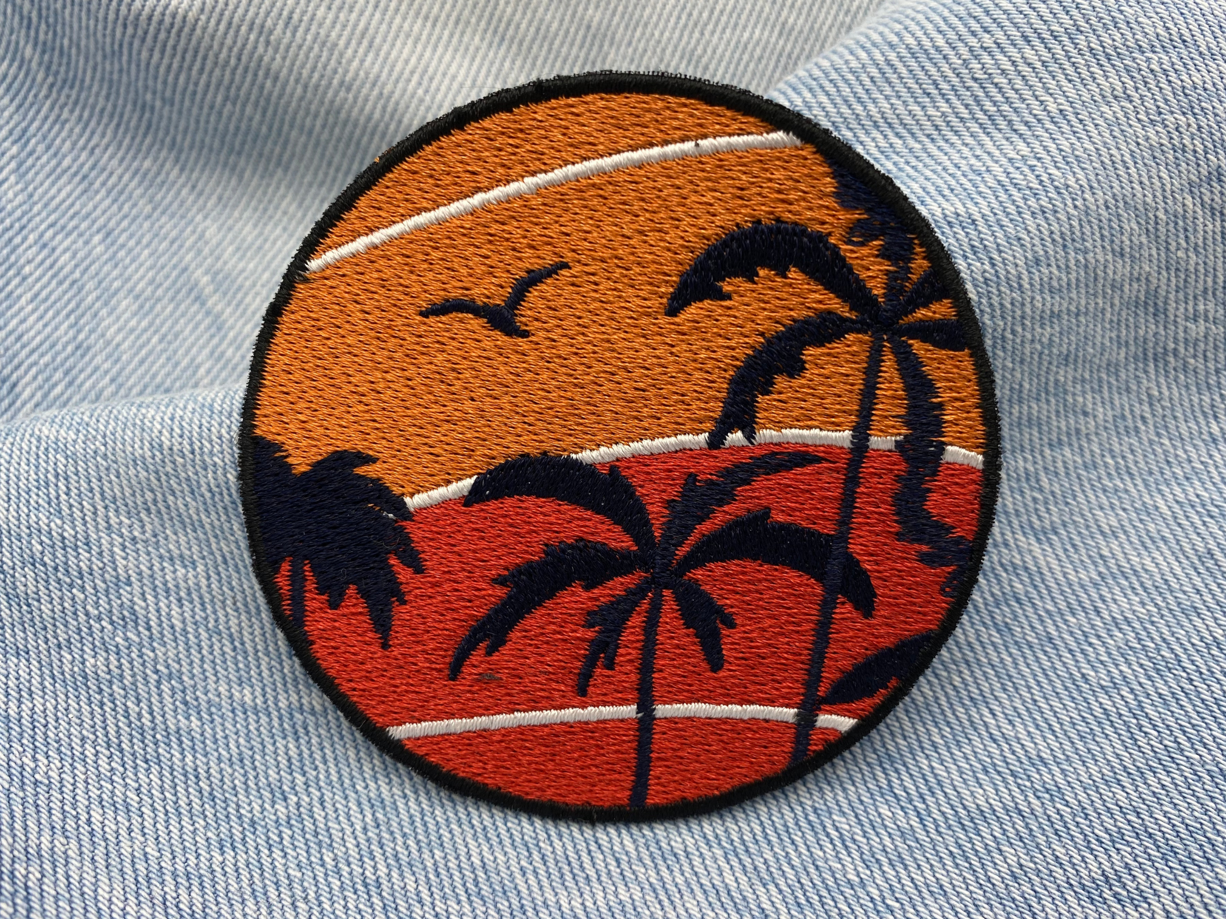 Sonnenuntergang Patch auf blauer Jeans