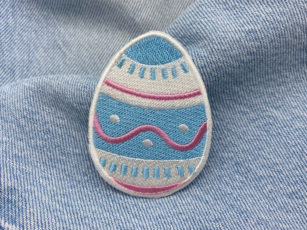 Osterei Patch auf blauer Jeans