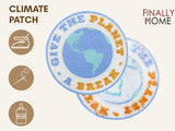Vorder- und Rückseite des Patches, mit Bügelfolie. „Finally Home“ Logo und Nutzungsoptionen: Aufbügeln, Aufnähen, Aufkleben mit Textilkleber