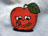 Apfel Patch auf blauer Jeans