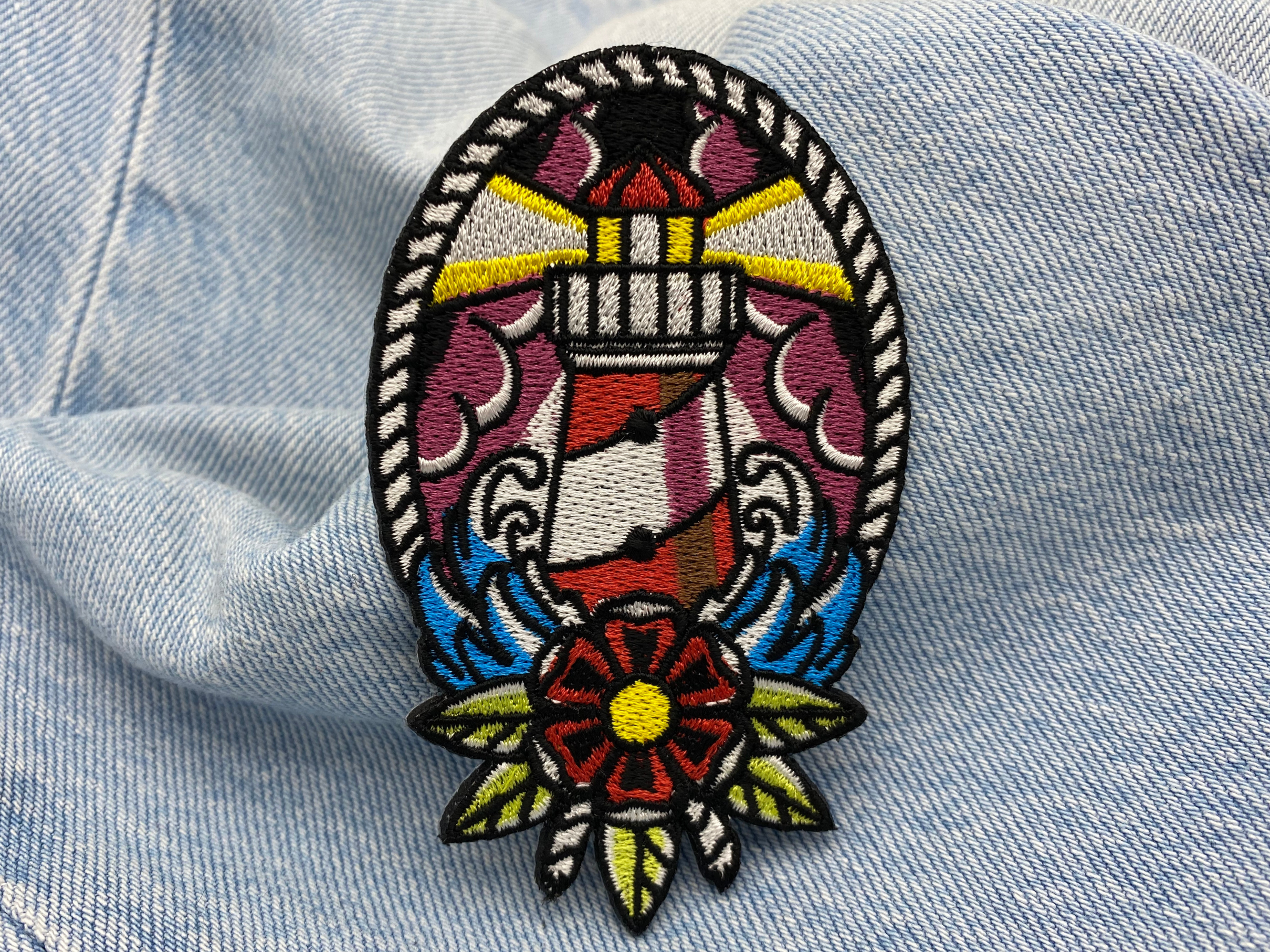Leuchtturm Patch auf blauer Jeans