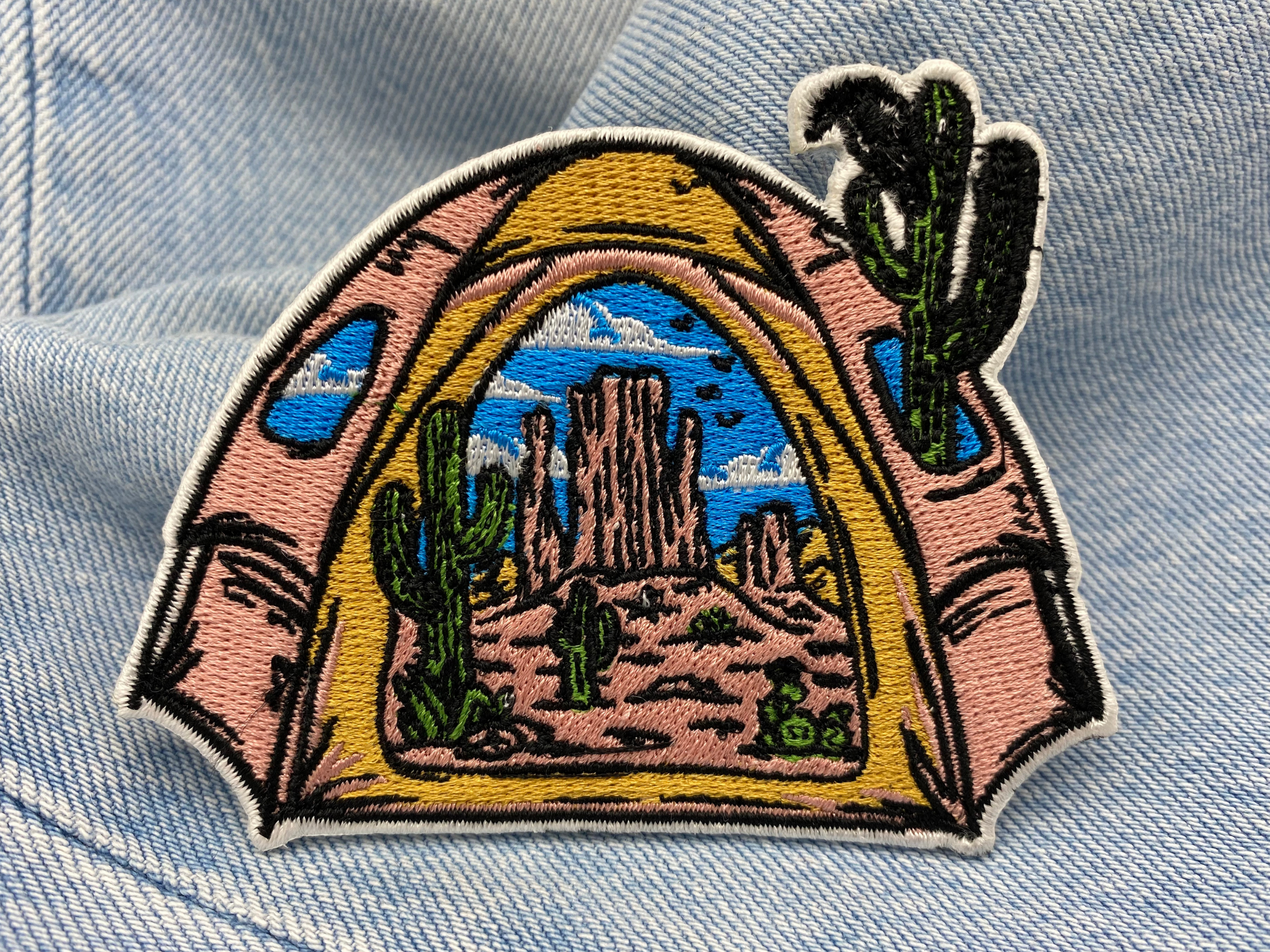 Camping Patch auf blauer Jeans