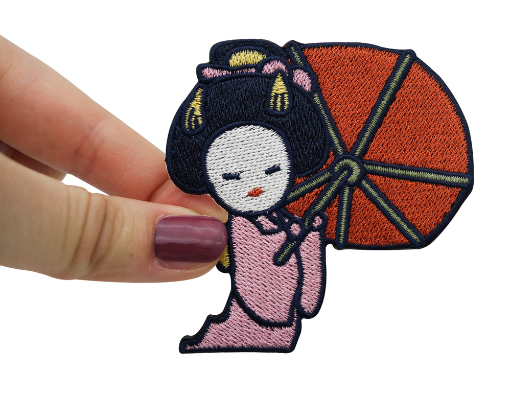 Frauenhand hält den Japanische Frau Patch 