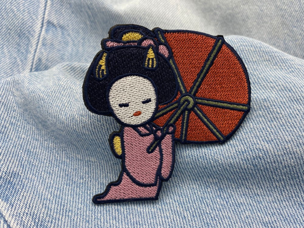 Japanische Frau Patch auf hellblauer Jeans