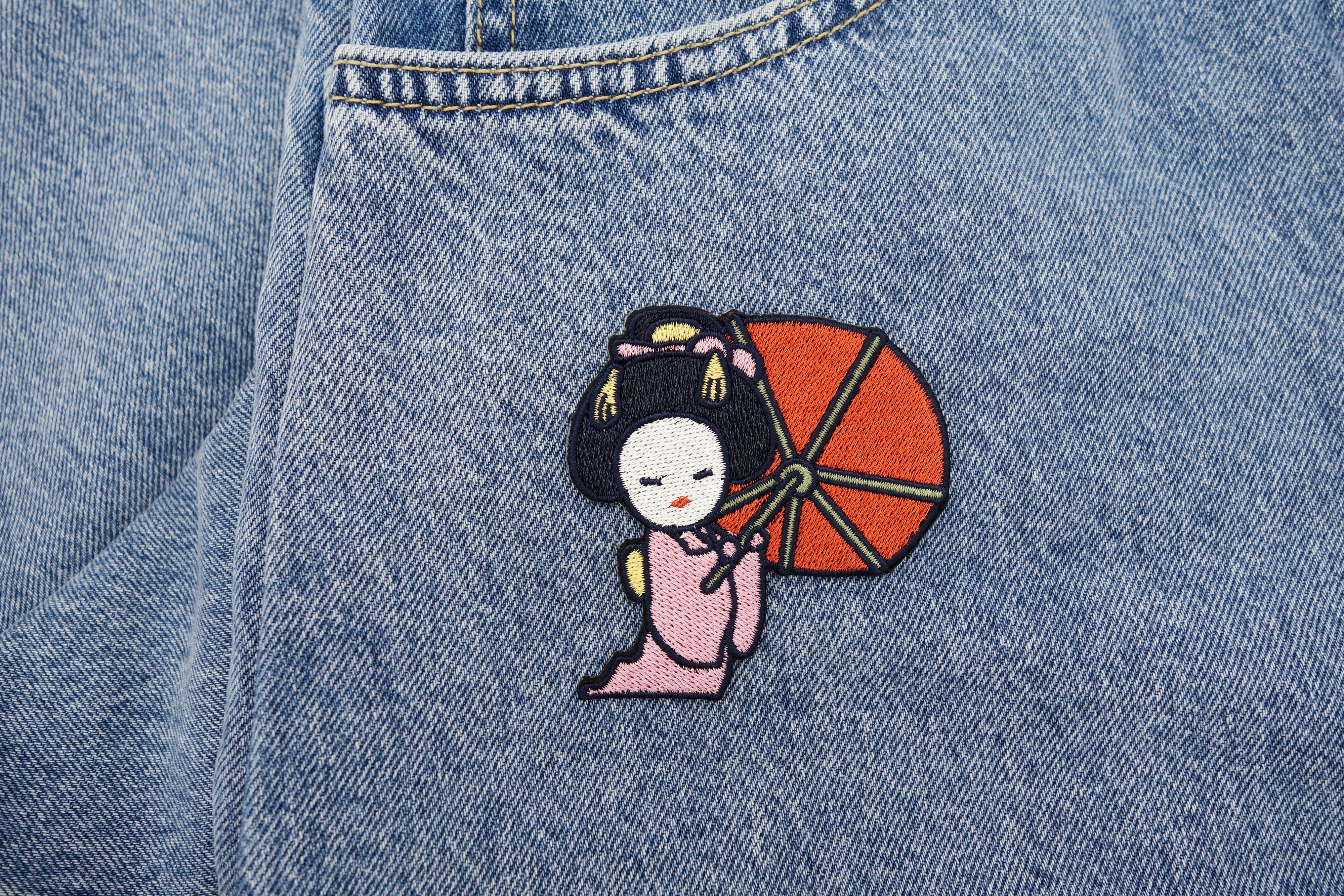 Japanische Frau Patch auf blauer Jeans