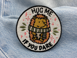 Igel Patch auf hellblauer Jeans