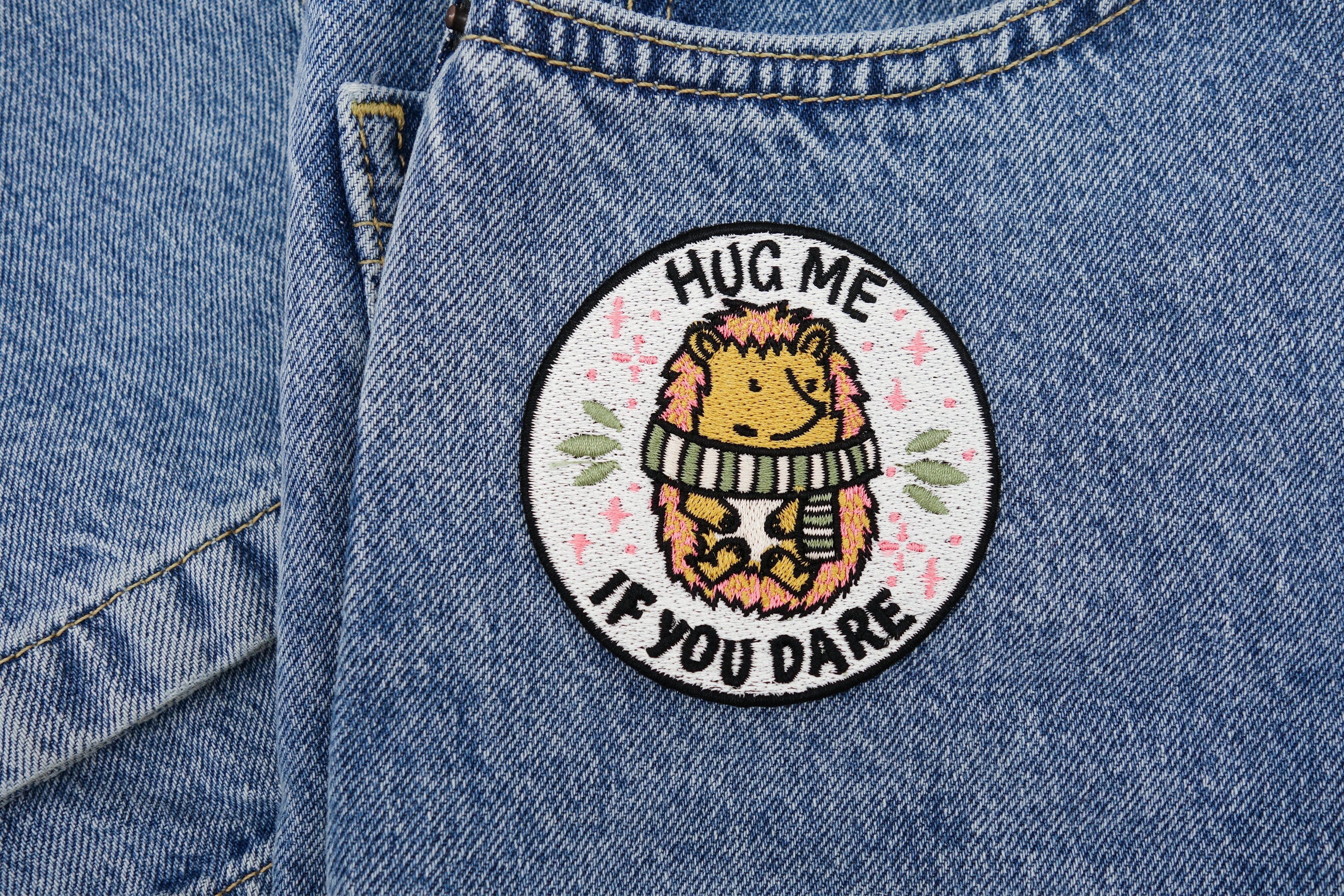Igel Patch auf blauer Jeans