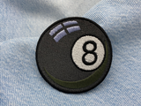 Billardkugel Patch auf blauer Jeans