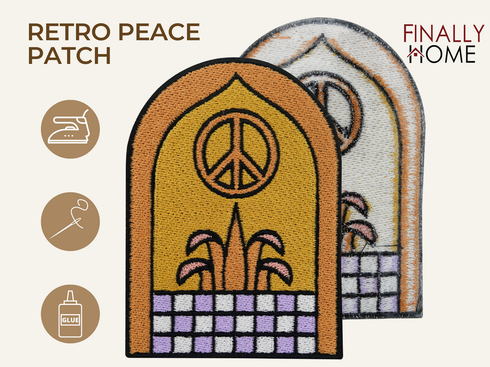 Vorder- und Rückseite des Patches, mit Bügelfolie. „Finally Home“ Logo und Nutzungsoptionen: Aufbügeln, Aufnähen, Aufkleben mit Textilkleber