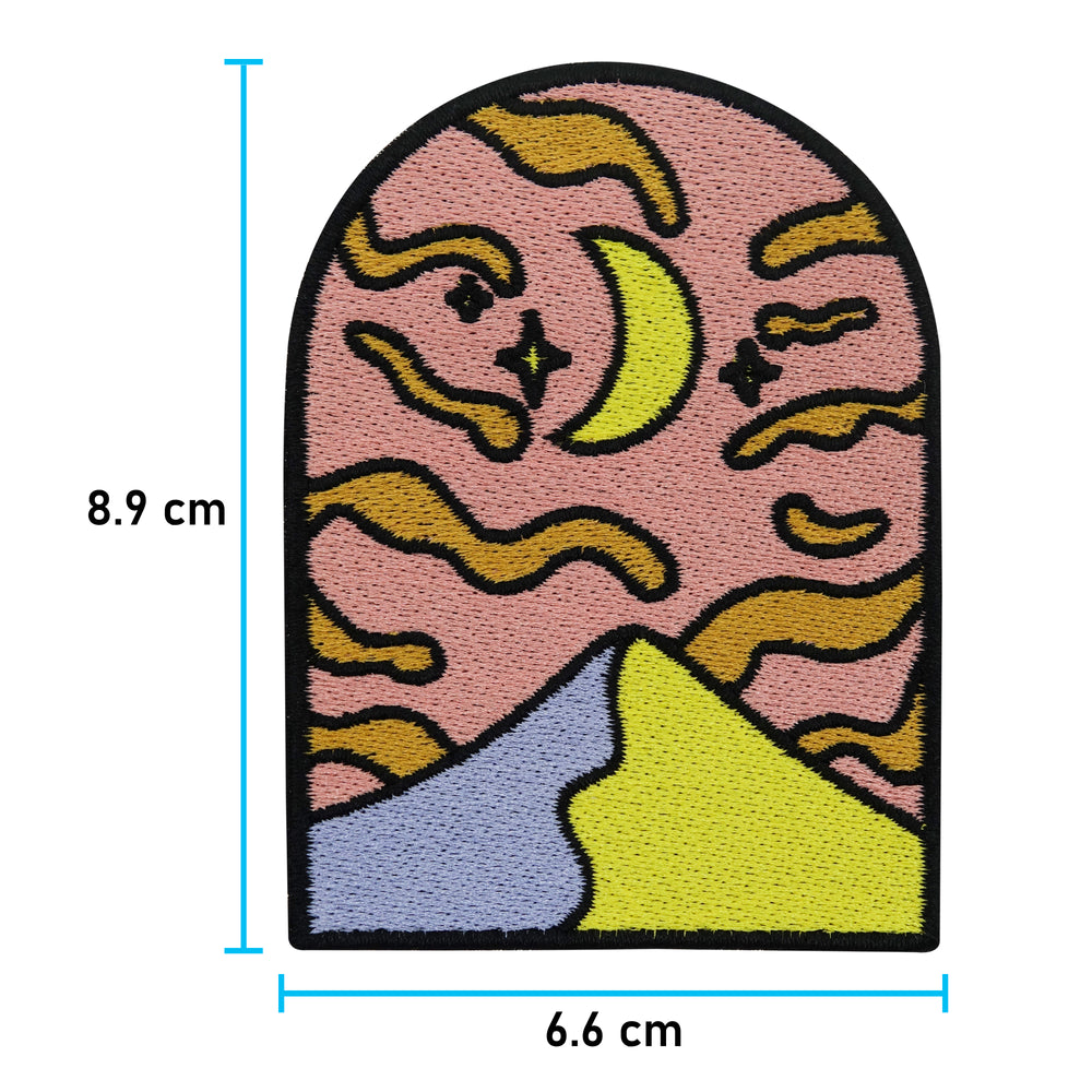 Mond in den Bergen Patch mit der Maße: 8,9 x 6,6 cm