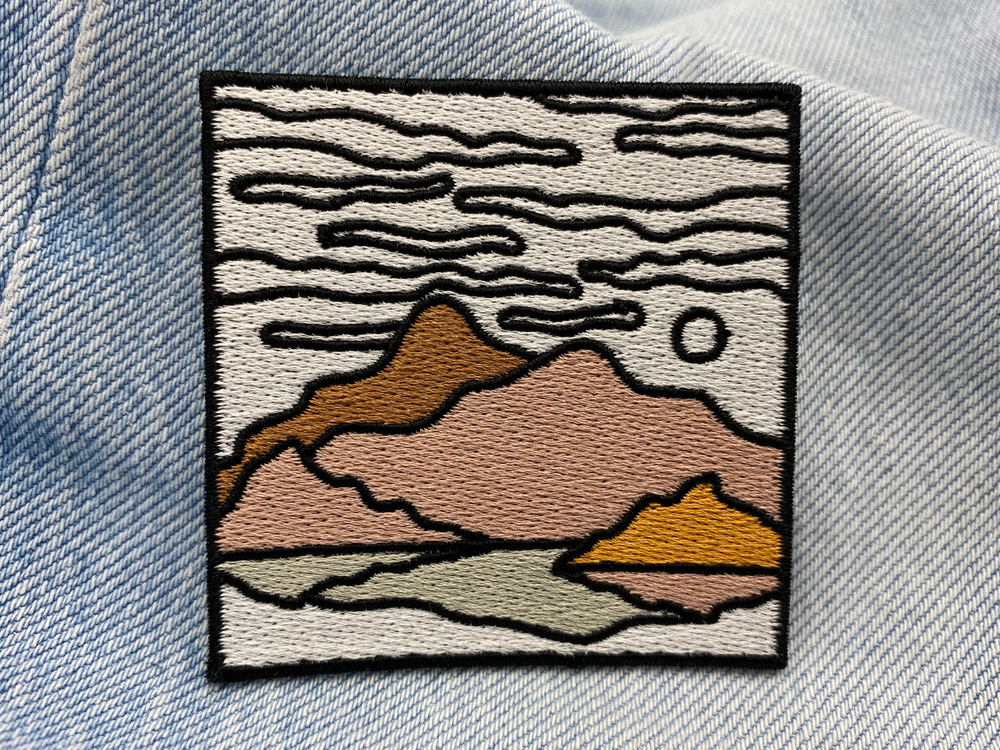 Berglandschaft Patch auf heller blauer Patch