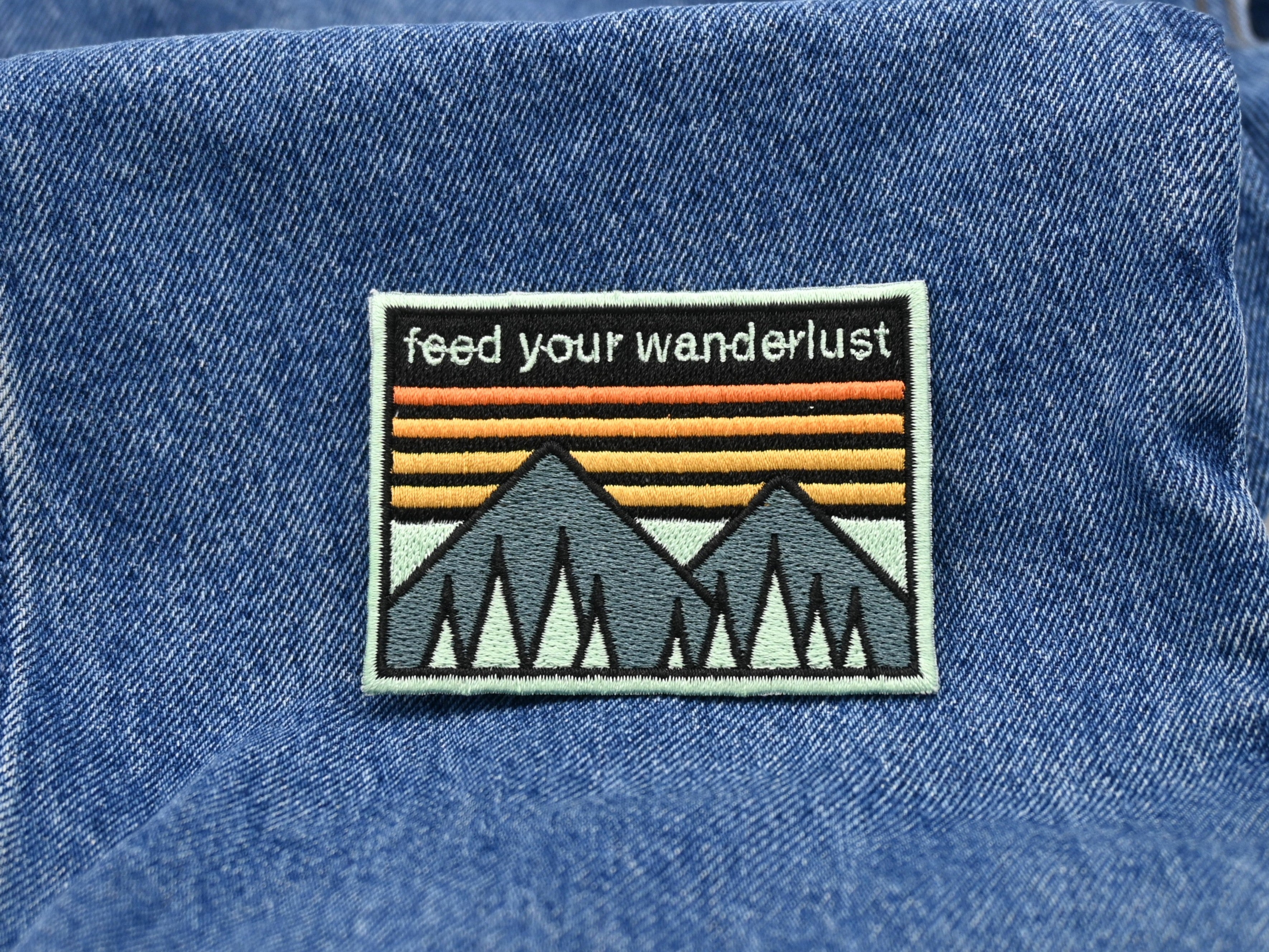 Feed your Wanderlust | Berg Patches, Natur Bügelbild, Wanderer Aufbügler, Retro Camping Aufnäher, Outdoor Bügelpatch, Finally Home Patch zum Aufbügeln