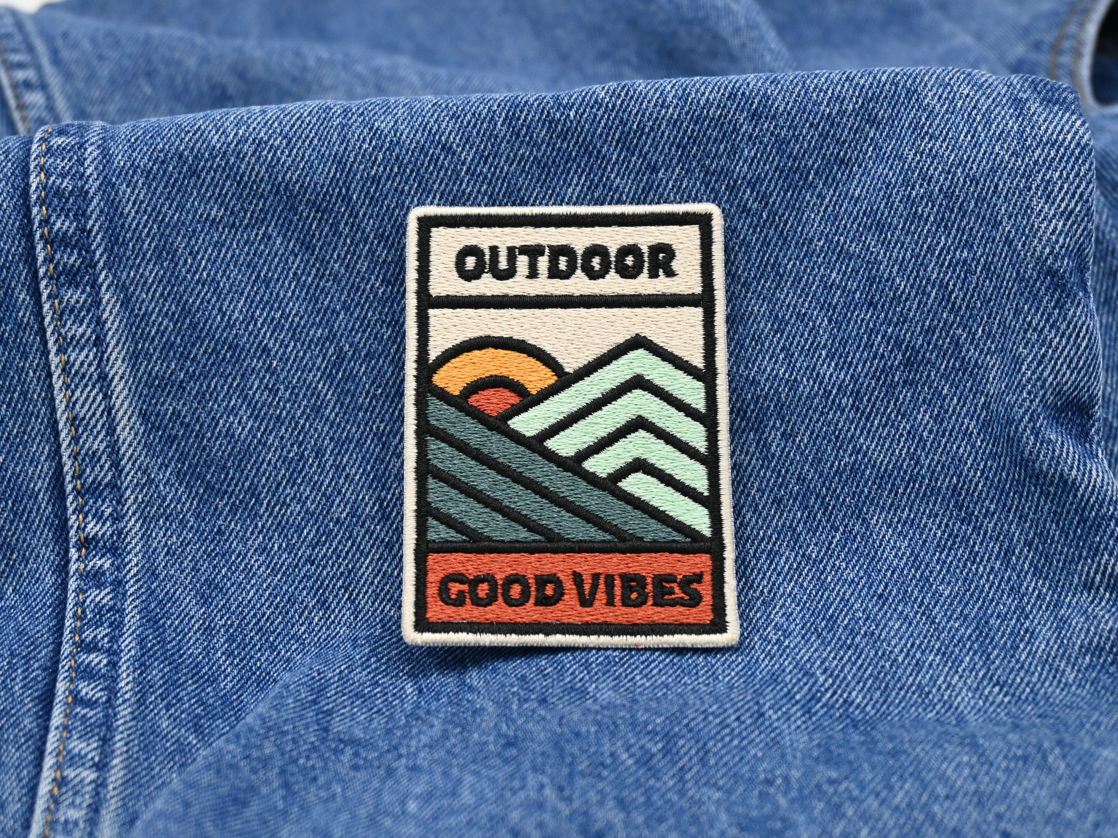 Outdoor Vibes Finally Home Patch zum Aufbügeln & Aufnähen  | Berg Patches, Natur Bügelbild, Wanderer Aufbügler, Retro Camping Aufnäher, Mountain Bügelpatch