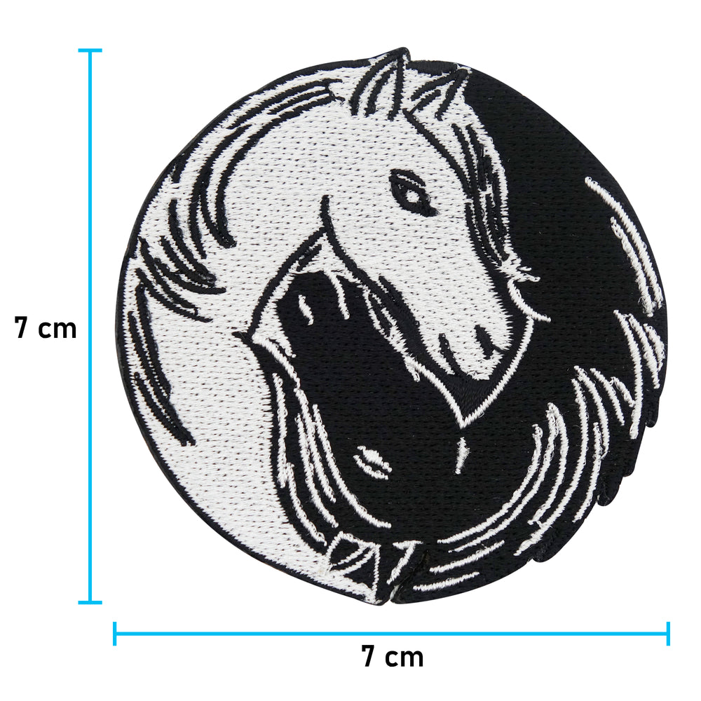 Pferdeköpfe Patch mit der Maße: 7 x 7 cm