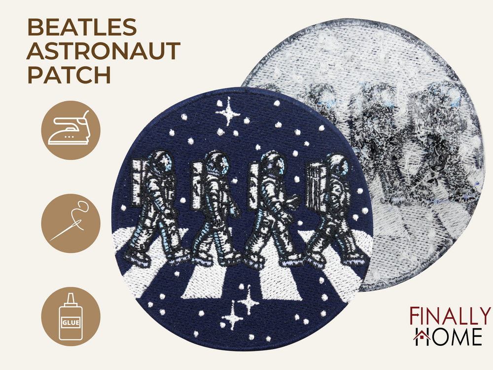 Vorder- und Rückseite des Patches, mit Bügelfolie. „Finally Home“ Logo und Nutzungsoptionen: Aufbügeln, Aufnähen, Aufkleben mit Textilkleber
