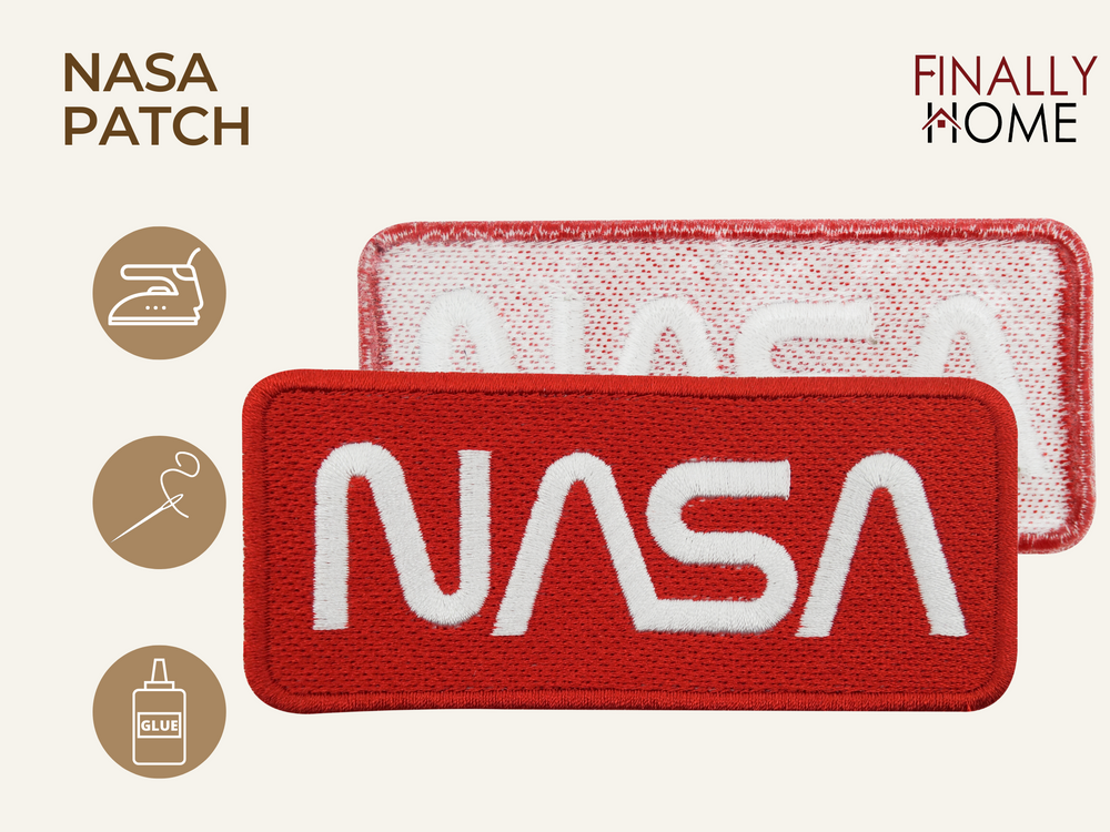 Vorder- und Rückseite des Patches, mit Bügelfolie. „Finally Home“ Logo und Nutzungsoptionen: Aufbügeln, Aufnähen, Aufkleben mit Textilkleber
