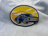 Auto im Sonnenuntergang Patch auf hellblauer Jeans