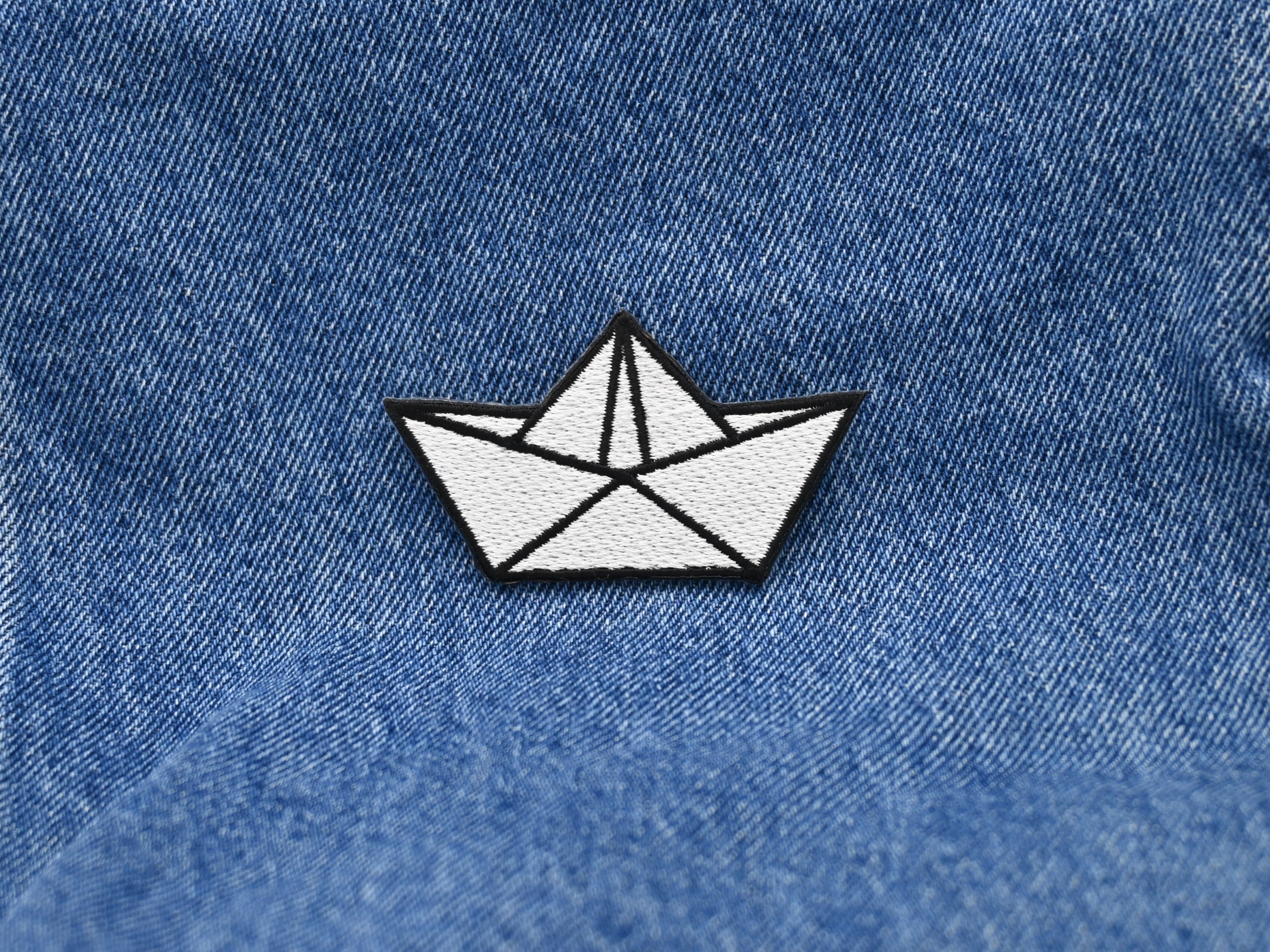 Papierboot Patch zum Aufbügeln | Boot Patches, Schiff Bügelbild, Origami Aufbügler, Anker Aufnäher, Finally Home