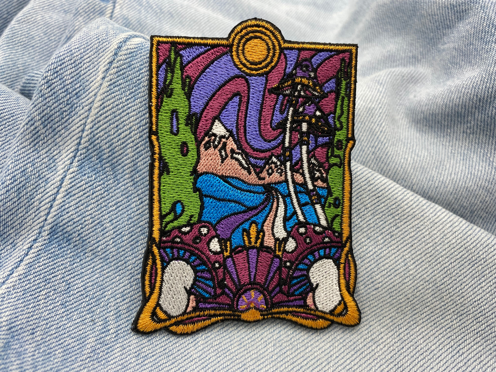 Pilz Land Patch auf hellblauer Jeans