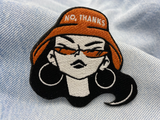 Bucket Hat Girl Patch auf hellblauer Jeans