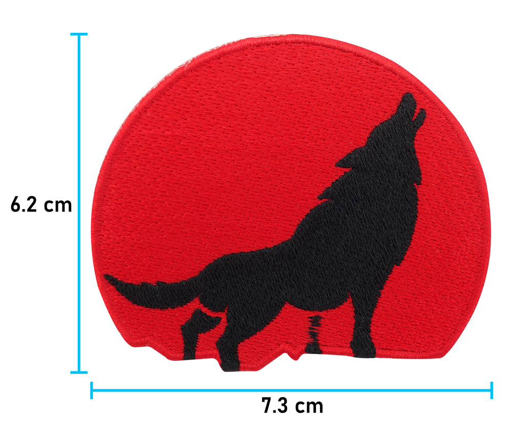 Roter Mond Wolf Patch mit der Maße: 6,2 x 7,3 cm