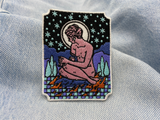 Frauenstatue Patch auf hellblauer Jeans