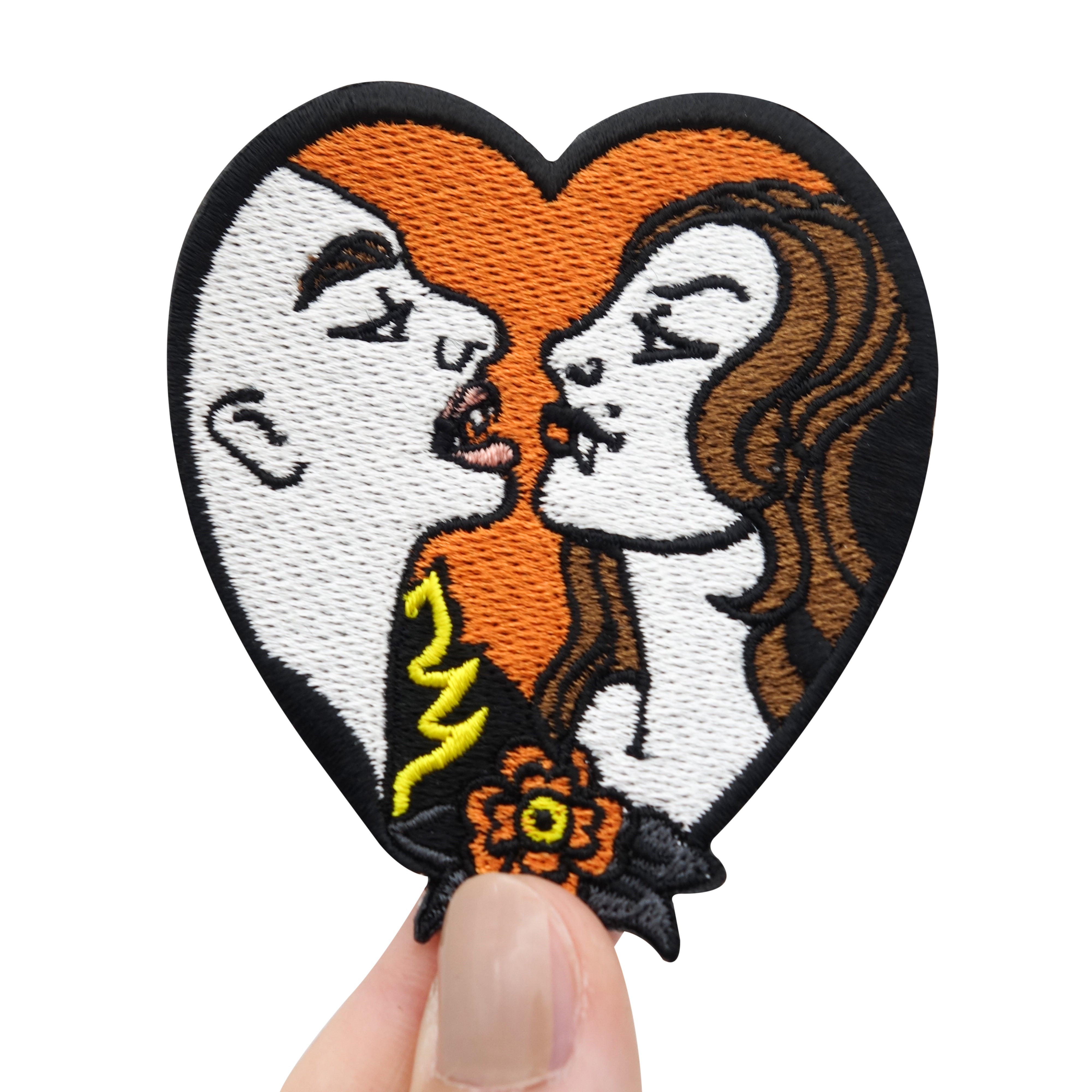 Frauenhand hält den Verliebte Vampire Patch