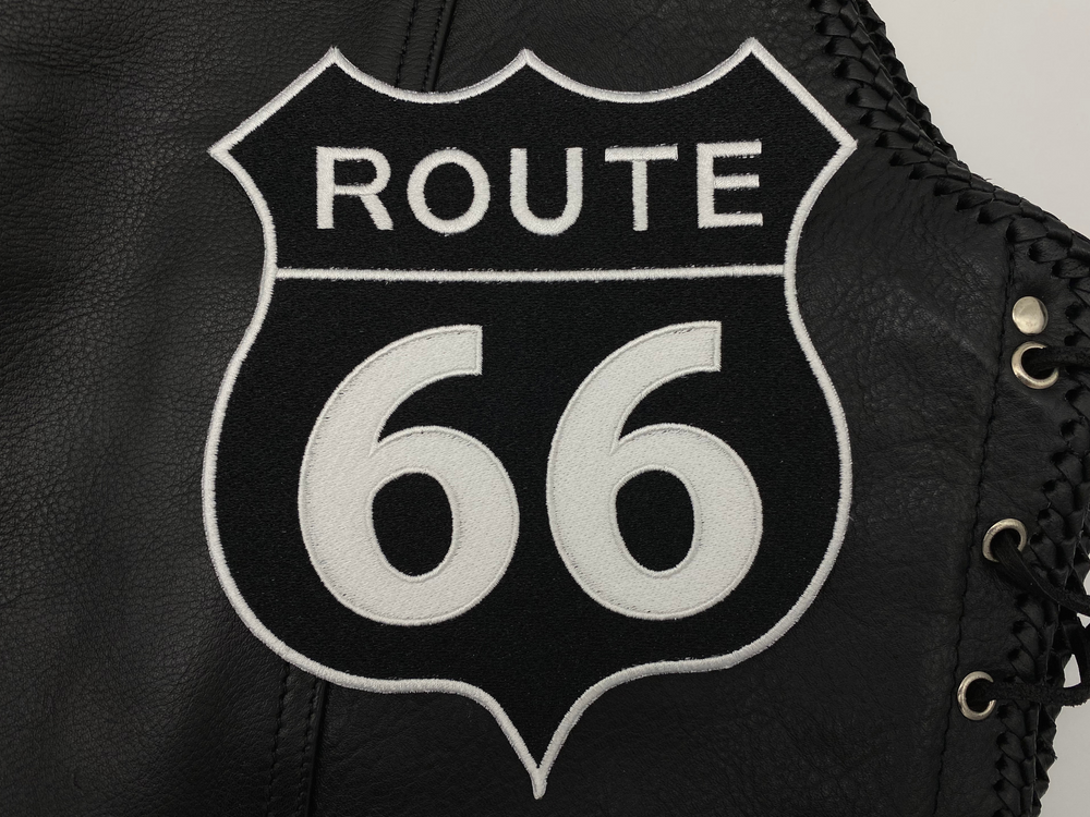 Route 66 Patch auf schwarzer Lederjacke 
