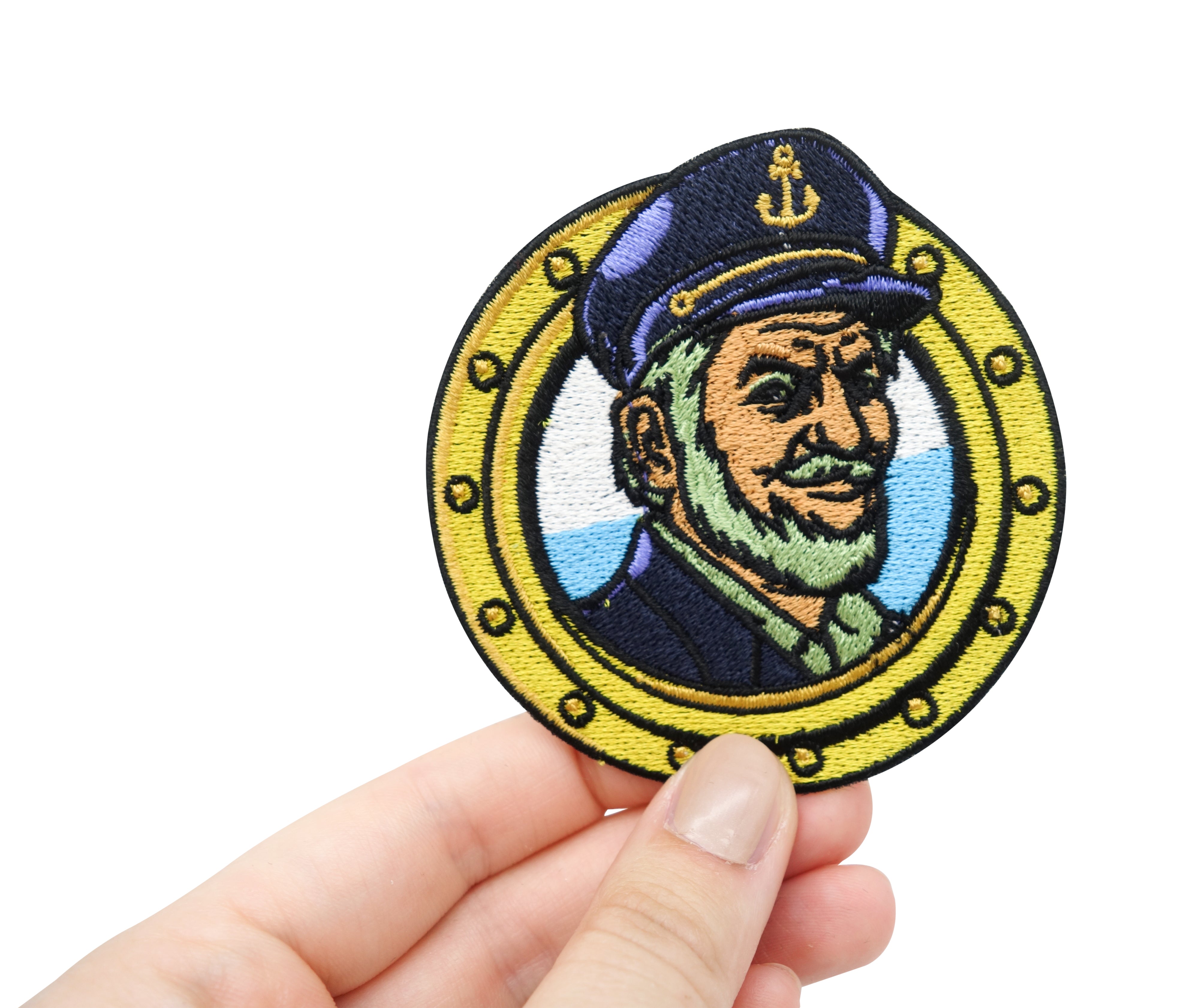 Seemann Patch gehalten von einer Frauenhand
